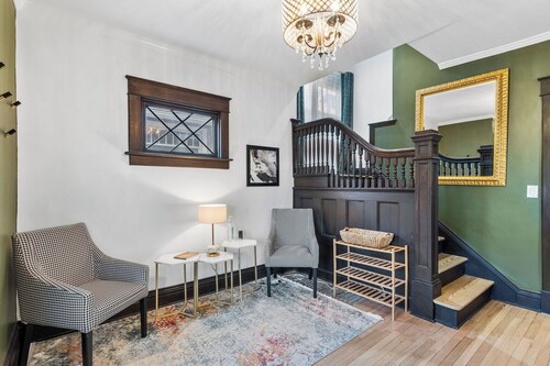 Beautiful Westport Manor - Remodeled with 3 King beds!