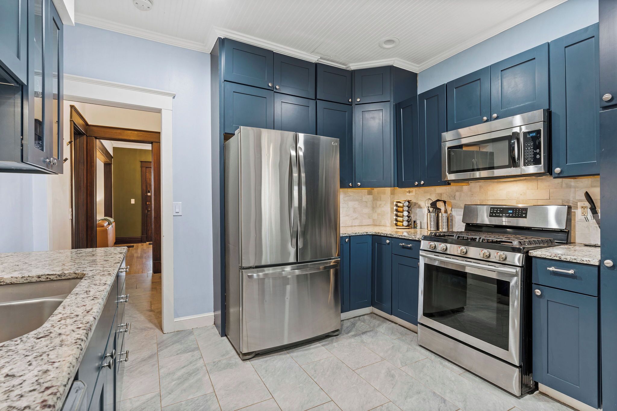 Beautiful Westport Manor - Remodeled with 3 King beds!