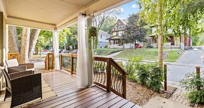 Westport Oasis - Game Room and Private Hot Tub!