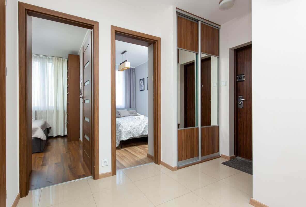 2 bedrooms, desk, iron/ironing board, travel crib