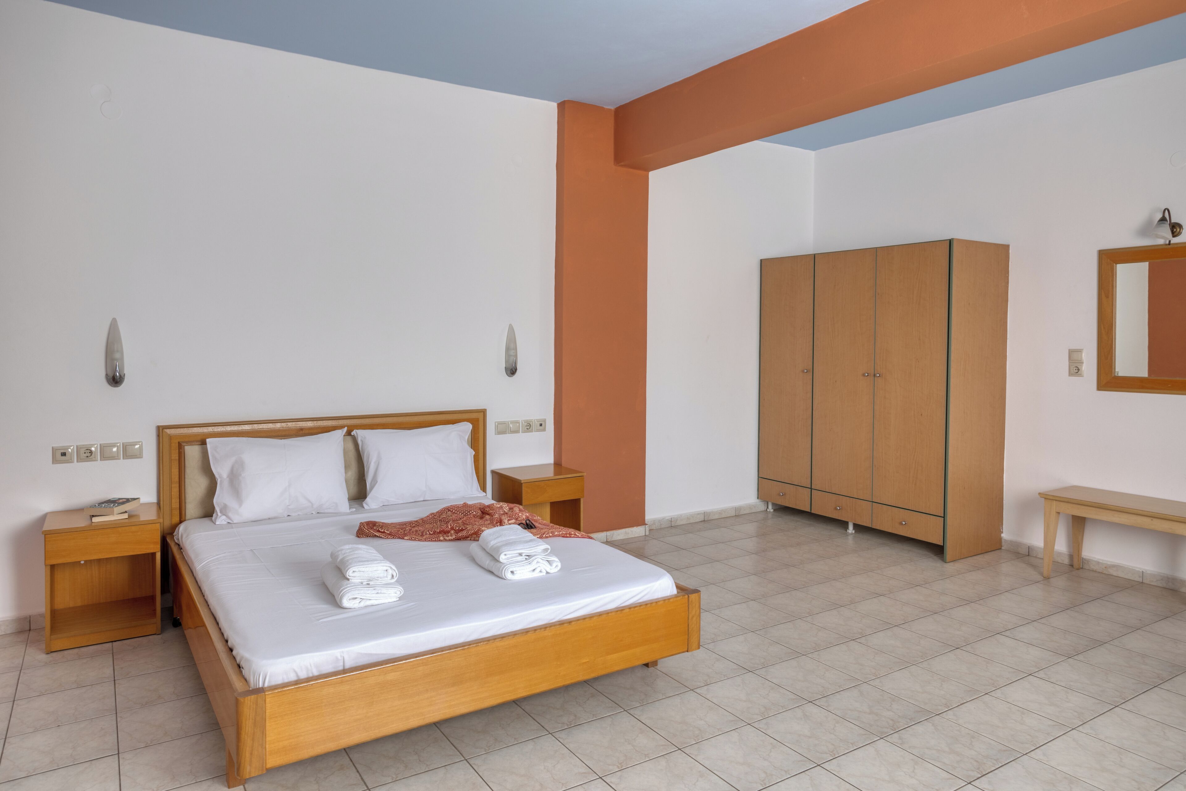 Minibar, in-room safe, free WiFi, bed sheets