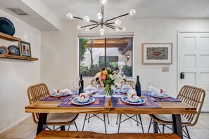 Dining - Experience comfort in Sedona Oak Creek F3, a cozy 2BR condo with pools and adventure! (Sedona)