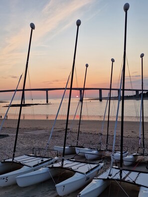 A beach with several small boats docked and a bridge in the background. - House with a fenced-in yard, a 5-minute walk from the beach, next to the forest   (La Barre-de-Monts)