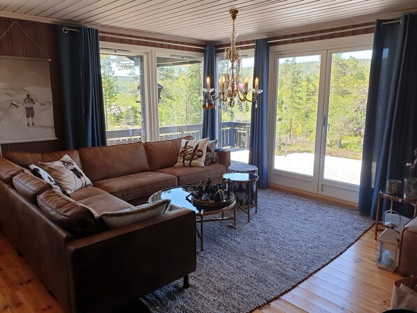 Eldstad och en stereo