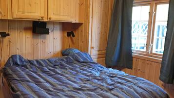 3 slaapkamers, een bureau, een strijkplank/strijkijzer, reisbedje