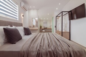 5 chambres, coffres-forts dans les chambres, bureau