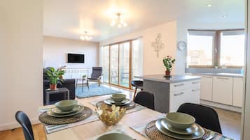 Cottage | Private kitchen | Fridge, dishwasher, electric kettle, toaster