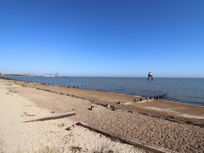 Cottage | Interior - Flat 19 By The Beach (Harwich)