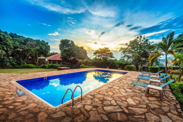 Outdoor pool - BANANA VILLAGE ECO RESORT ENTEBBE GARUGA (Entebbe)