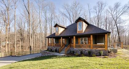 Grand Cabin in Nature`s Playground!