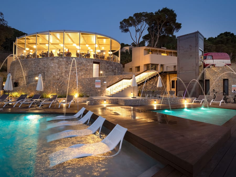 Kolam renang outdoor musiman