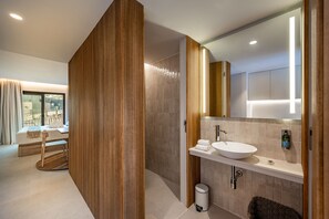 Habitación Premium doble | Baño | Ducha y toallas