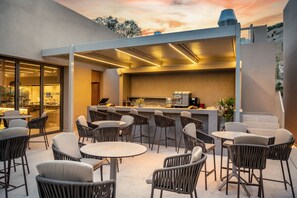Bar junto a la alberca