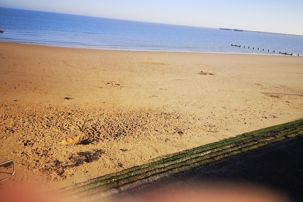 Lovely 2-bed Caravan in Walton on the Naze