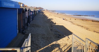 Lovely 2-bed Caravan in Walton on the Naze