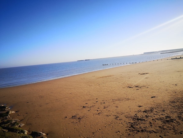 Apartment | Beach - Lovely 2-bed Caravan in Walton on the Naze (Walton on the Naze)