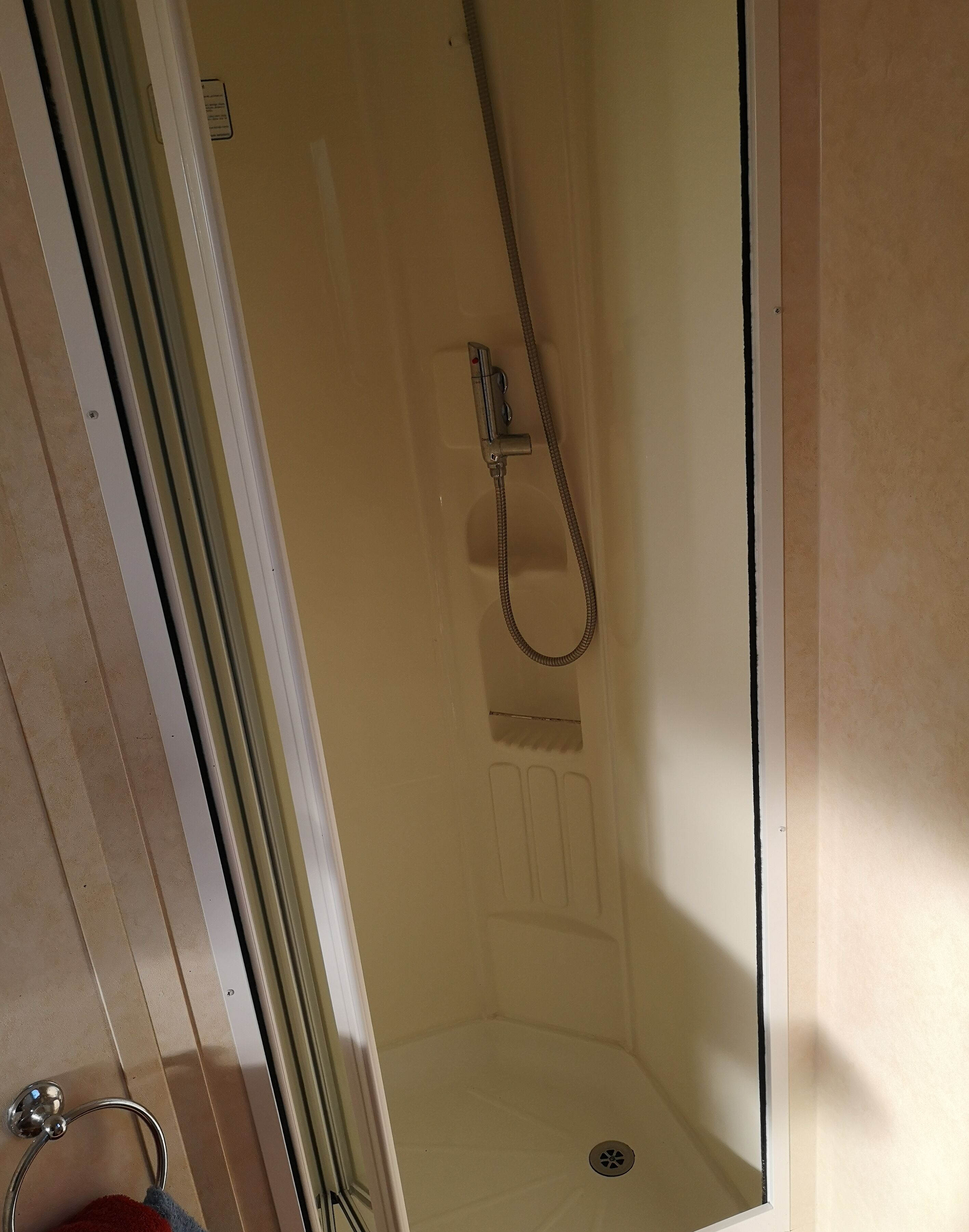 Lovely 2-bed Caravan in Walton on the Naze