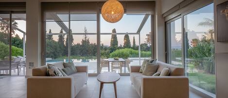 Smart TV, fireplace, video games, DVD player