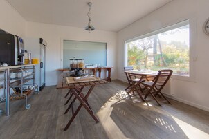 每日供应自助式早餐（每人 EUR 12.00）