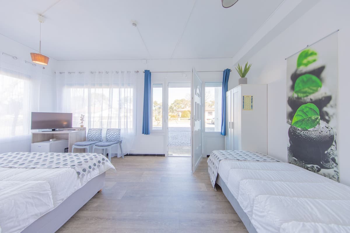 Habitación triple Confort, con acceso para personas discapacitadas | Escritorio, cunas y wifi gratis