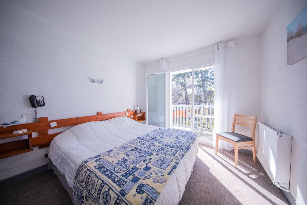 Desk, cots/infant beds, free WiFi