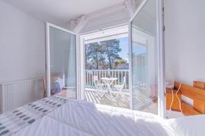 Superior Room, Balcony | Desk, cribs/infant beds, free WiFi - Land'Azur (Mimizan)