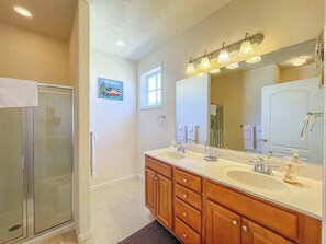 淋浴設備、風筒、提供毛巾