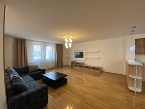 Smart TV, computer monitors, printers - Stunning home (Tbilisi)