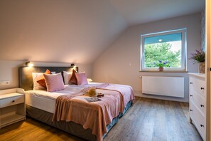 4 bedrooms, free WiFi, bed sheets