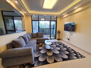 Lägenhet Business | Vardagsrum | 24-tums smart-tv med digitalkanaler och tv