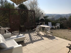 تناول الطعام بالخارج