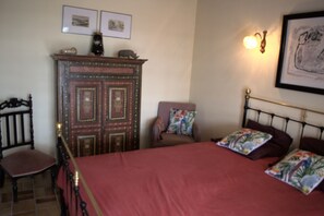 2 bedrooms - Garden apartment with swimming pool in house (Penne-d'Agenais)