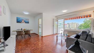 21-inch Smart TV with cable channels, TV