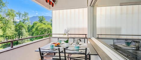 อพาร์ทเมนท์สำหรับครอบครัว, 1 ห้องนอน, ระเบียง (Lido apartment) | รับประทานอาหารกลางแจ้ง