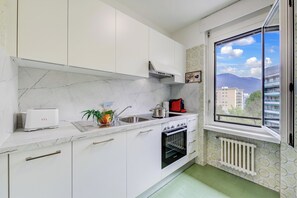 Family Apartment, Multiple Bedrooms (Lido apartment) | Private kitchen | Fridge, oven, stovetop, dishwasher - Lido Apartment (Locarno)