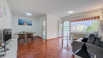 21-inch Smart TV with cable channels, TV