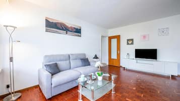 Family Apartment, Multiple Bedrooms (Lido apartment) | Living area | 21-inch Smart TV with cable channels, TV