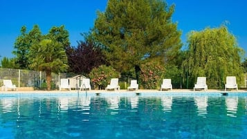 Outdoor pool, a heated pool
