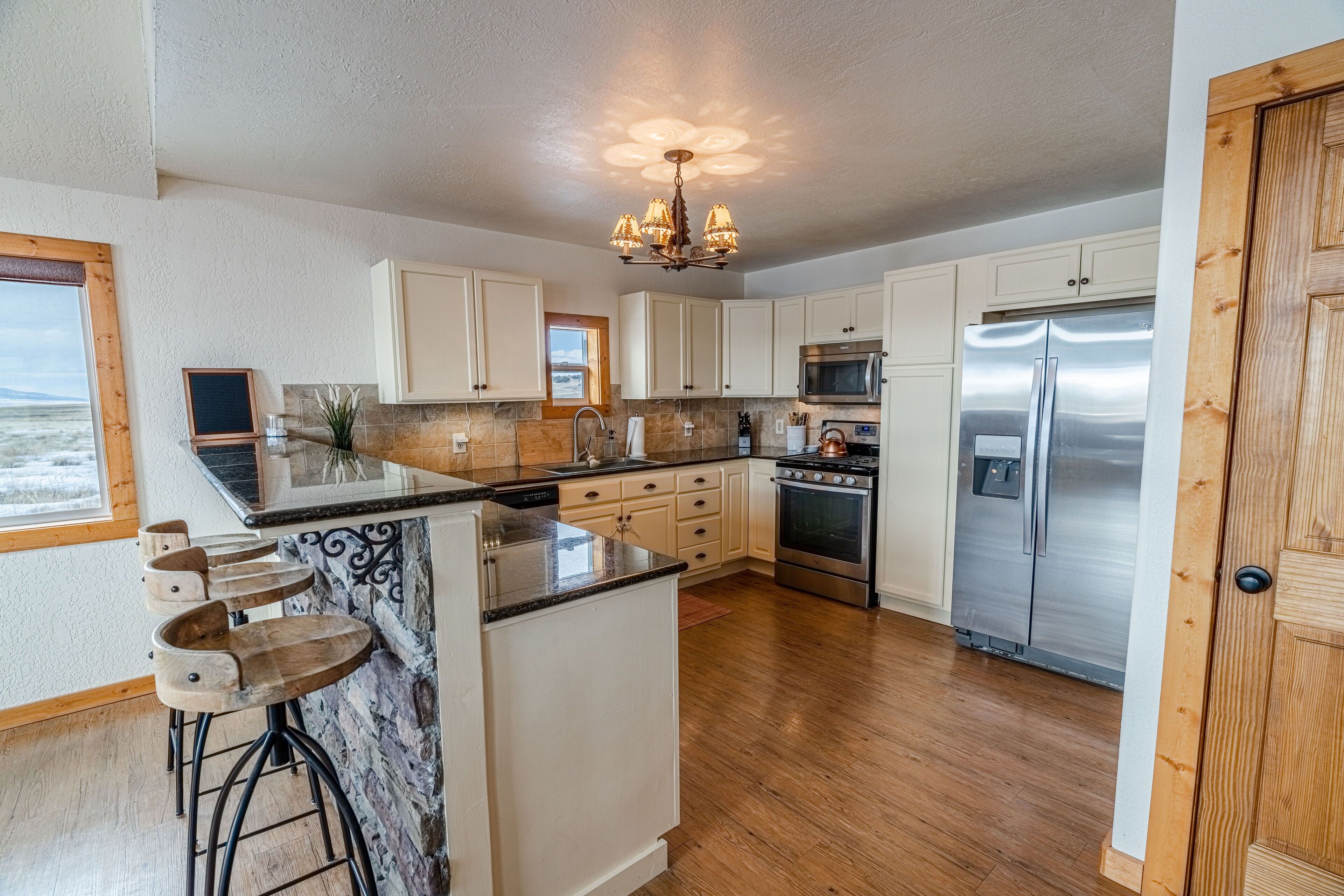 Peaceful, family friendly 2 BDR w/ mountain views