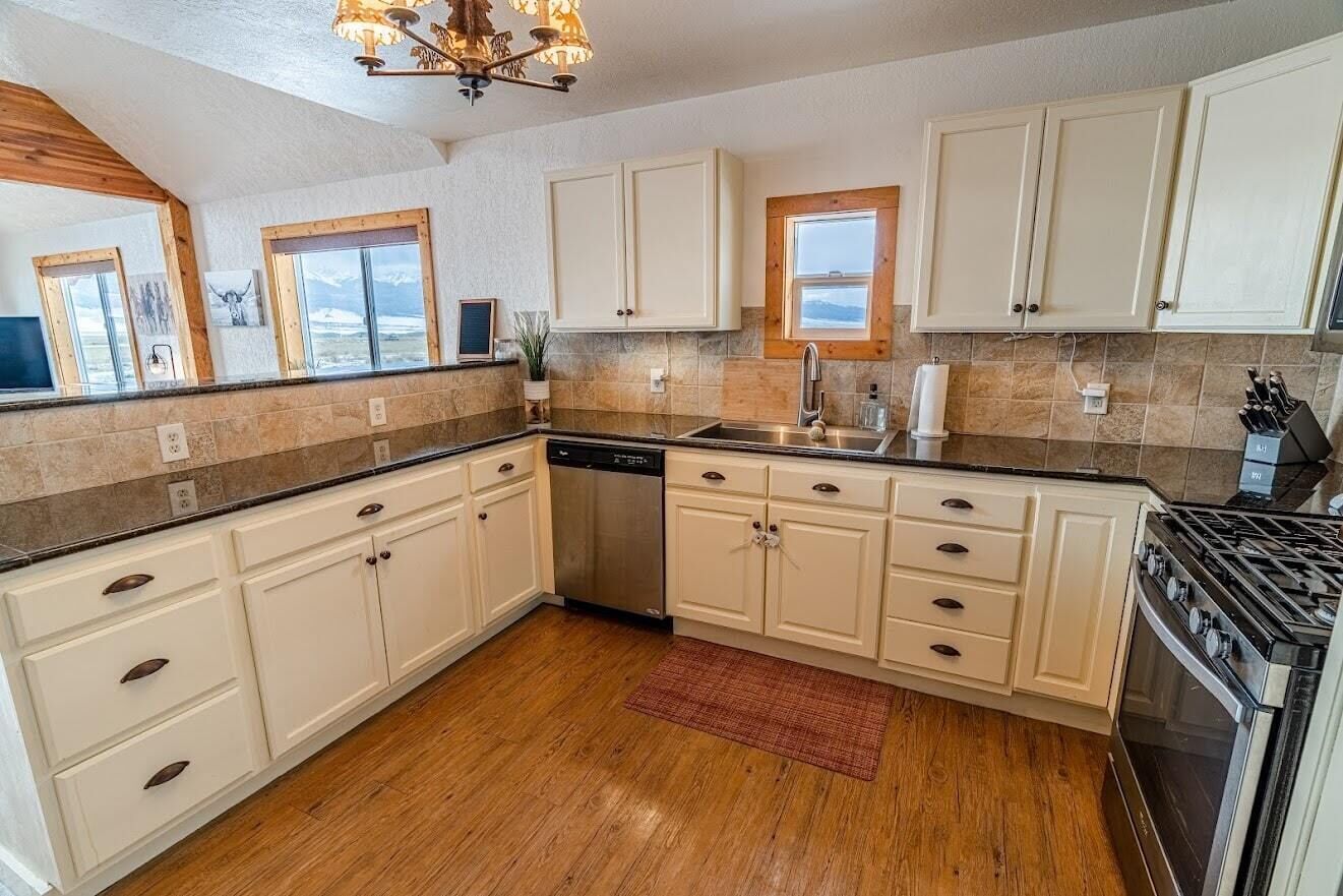 Peaceful, family friendly 2 BDR w/ mountain views