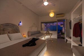 In-room safe, free WiFi, bed sheets - Bella View Mykonos Town Suites (Mykonos)
