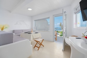Junior Suite | Living area | Flat-screen TV