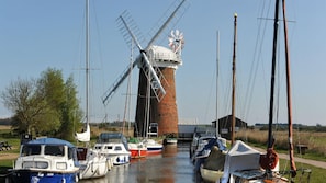 Chalet | Exterior - Paradaise Immaculate 2-bed Property Hemsby (Great Yarmouth)