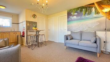 Chalet | Ruang keluarga | Televisi 50-inci dengan saluran TV digital