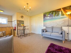 Chalet | Living room | 50-inch TV with digital channels - Paradaise Immaculate 2-bed Property Hemsby (Great Yarmouth)