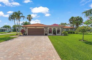 Exterior - Dolphin Villa Relaxing 3BR Pool Home in SE Cape Coral (Cape Coral)