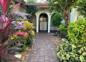 Unclassified image, 2 of 23, button - Dolphin Villa Relaxing 3BR Pool Home in SE Cape Coral (Cape Coral)