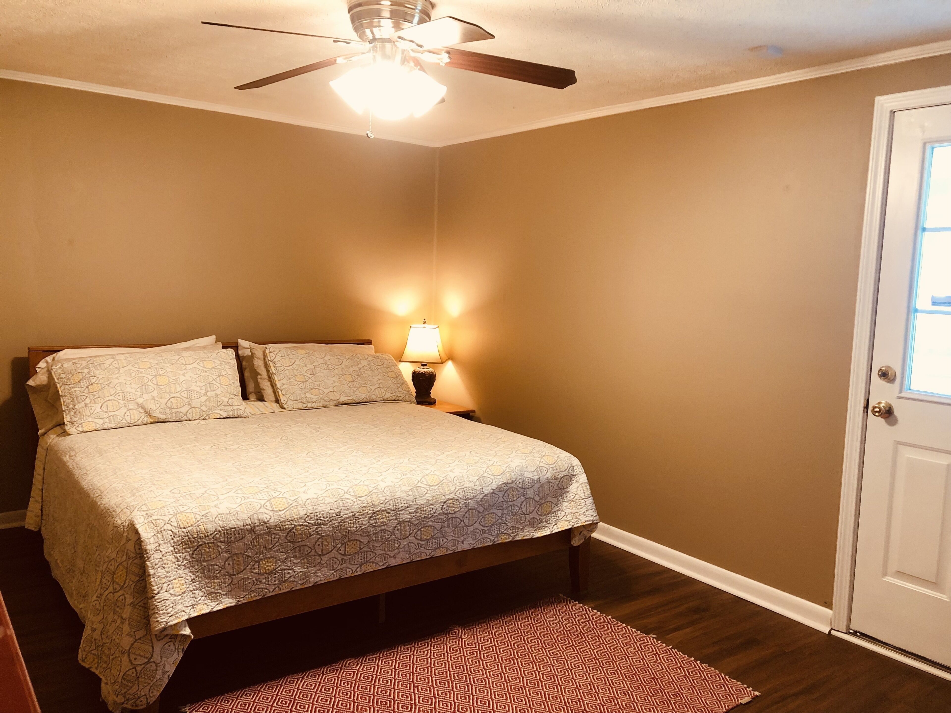 Lakehouse in the heart of Georgia with huge backyard