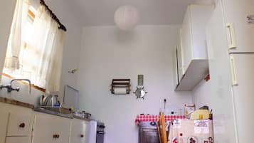 Fridge, oven, toaster, cookware/dishes/utensils