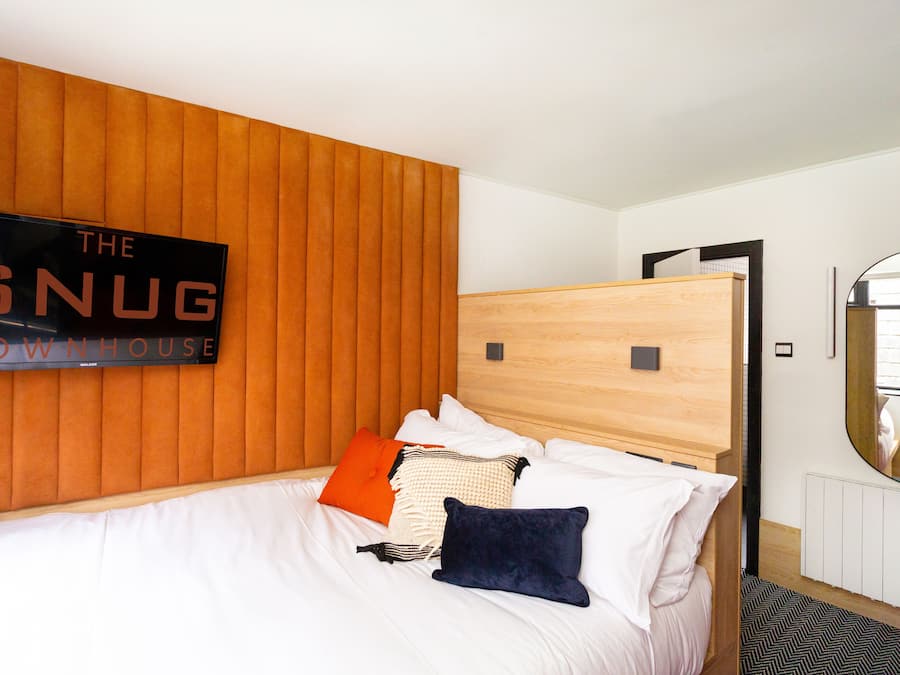 Nhà Duplex Exclusive | Bộ đồ giường cao cấp, màn/rèm cản sáng, bàn ủi/dụng cụ ủi quần áo